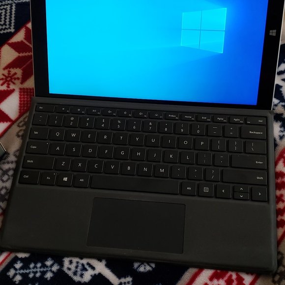 Microsoft Surface Pro 3 Bundle - Picture 3 of 8